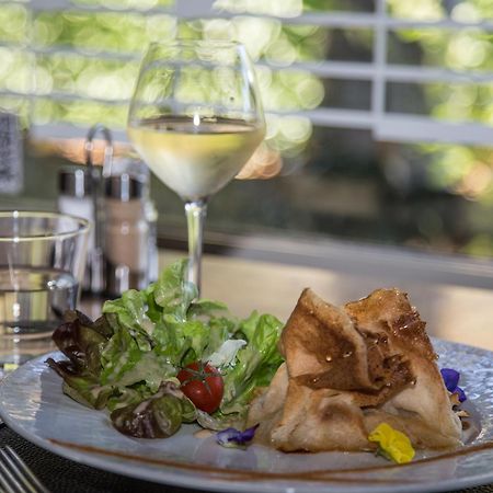 Logis Hotel Restaurant Des Acacias Lille Neuville En Ferrain Neuville-en-Ferrain Eksteriør bilde