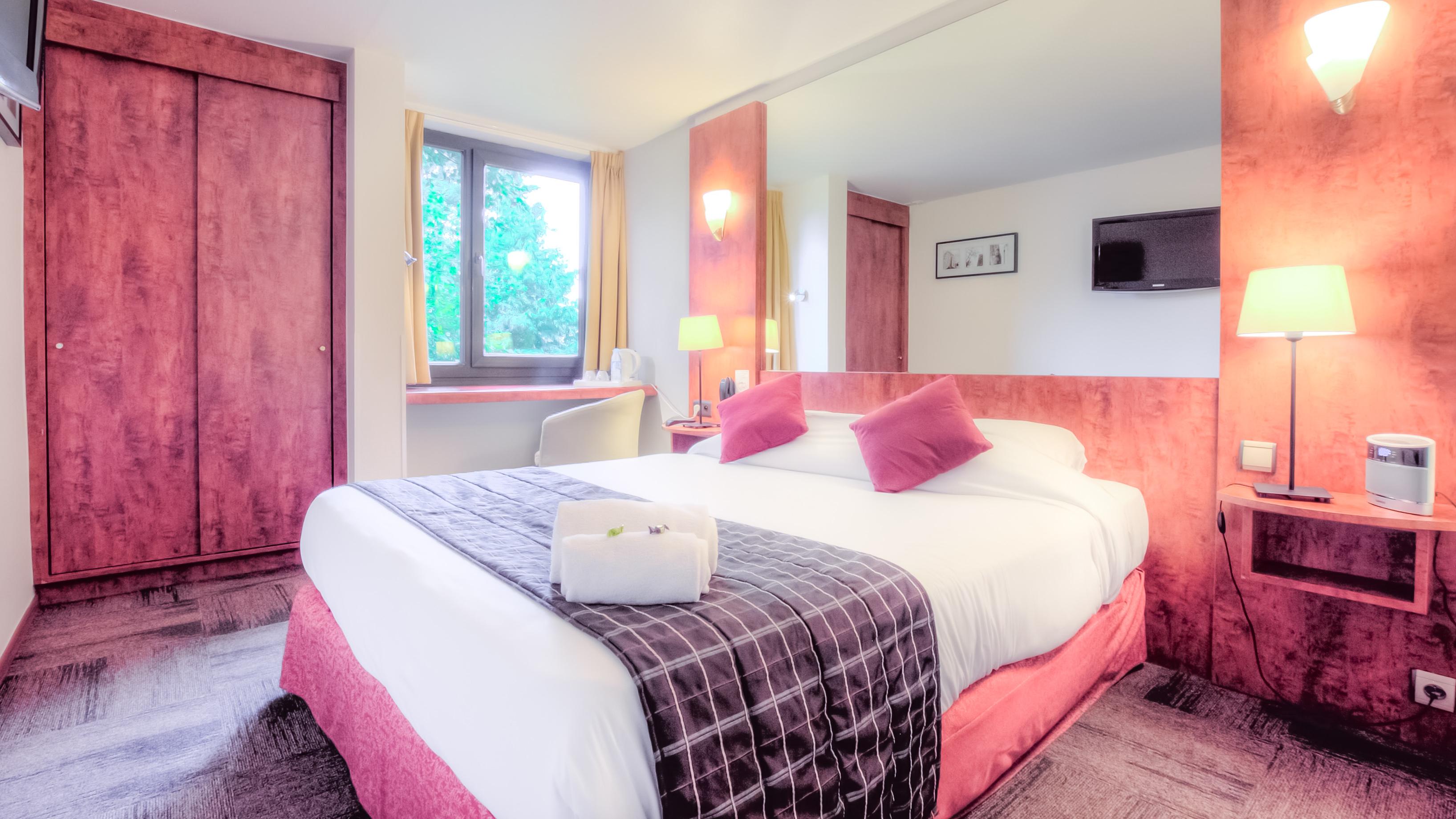 Logis Hotel Restaurant Des Acacias Lille Neuville En Ferrain Neuville-en-Ferrain Eksteriør bilde