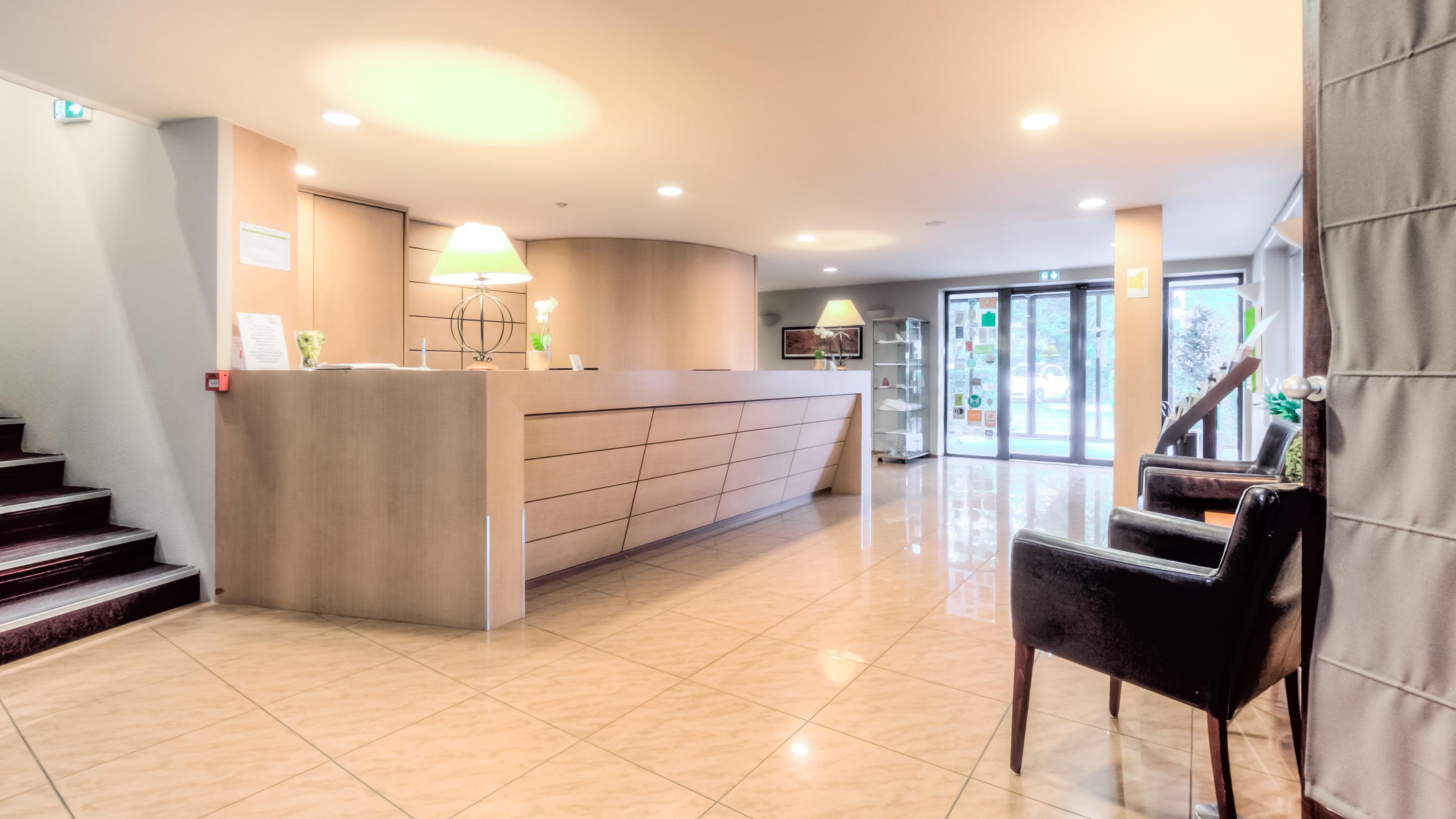 Logis Hotel Restaurant Des Acacias Lille Neuville En Ferrain Neuville-en-Ferrain Eksteriør bilde