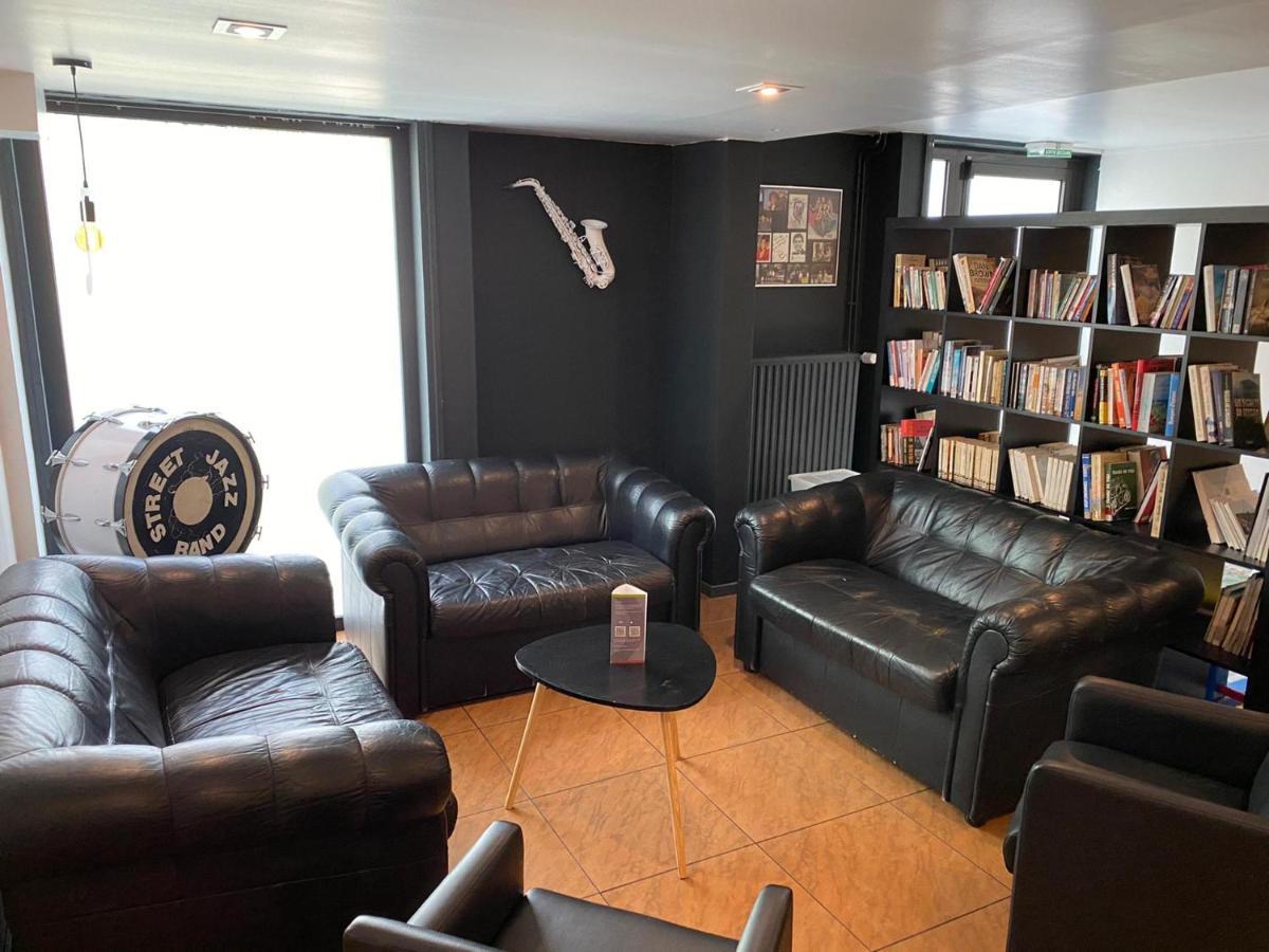 Logis Hotel Restaurant Des Acacias Lille Neuville En Ferrain Neuville-en-Ferrain Eksteriør bilde