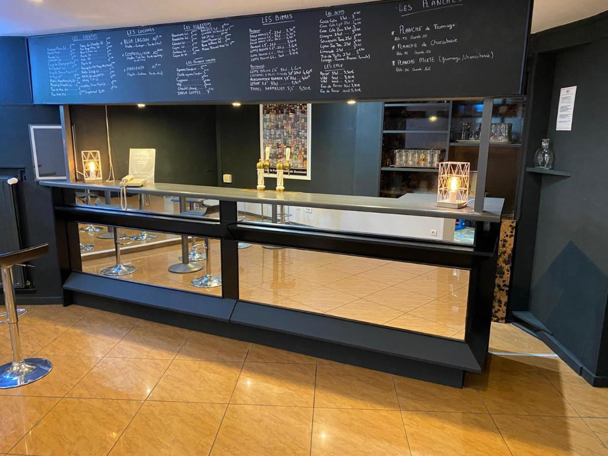 Logis Hotel Restaurant Des Acacias Lille Neuville En Ferrain Neuville-en-Ferrain Eksteriør bilde