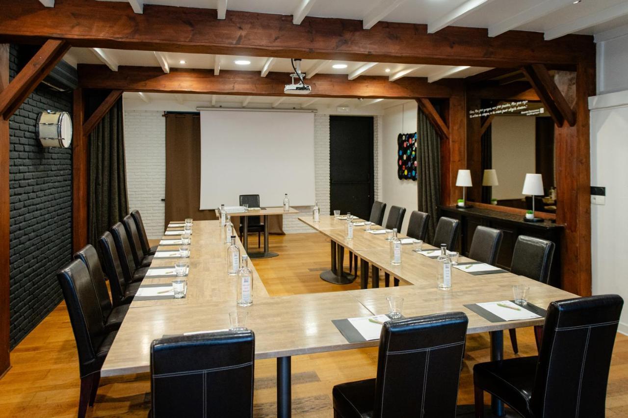 Logis Hotel Restaurant Des Acacias Lille Neuville En Ferrain Neuville-en-Ferrain Eksteriør bilde
