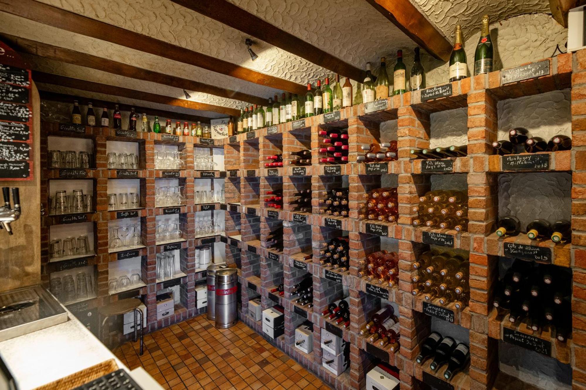 Logis Hotel Restaurant Des Acacias Lille Neuville En Ferrain Neuville-en-Ferrain Eksteriør bilde
