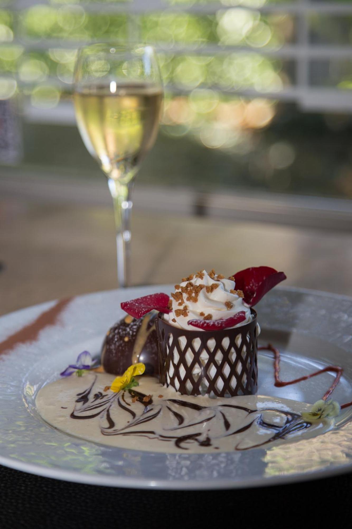 Logis Hotel Restaurant Des Acacias Lille Neuville En Ferrain Neuville-en-Ferrain Eksteriør bilde
