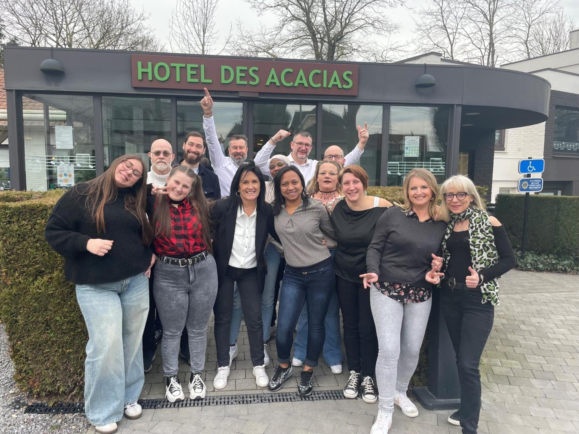 Logis Hotel Restaurant Des Acacias Lille Neuville En Ferrain Neuville-en-Ferrain Eksteriør bilde