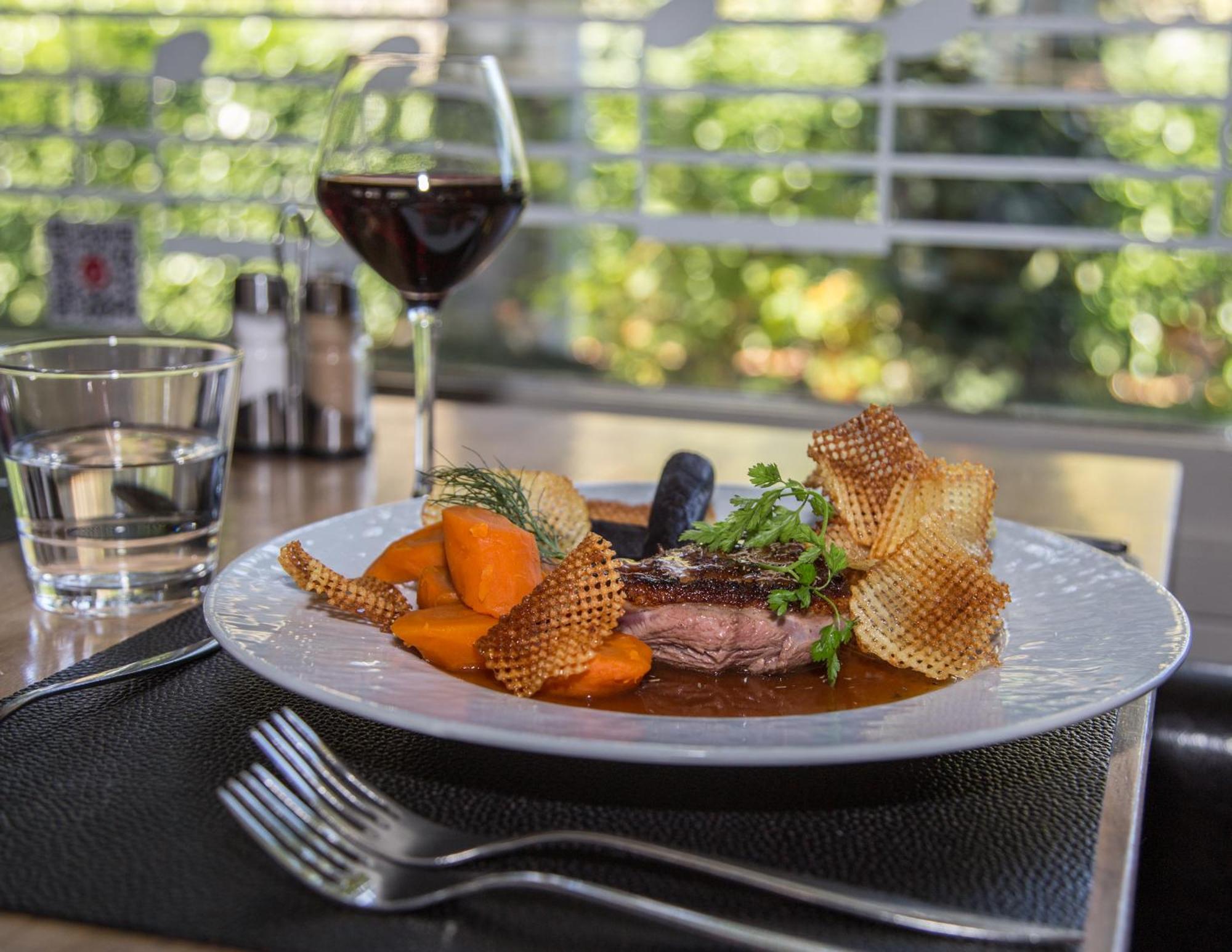 Logis Hotel Restaurant Des Acacias Lille Neuville En Ferrain Neuville-en-Ferrain Eksteriør bilde